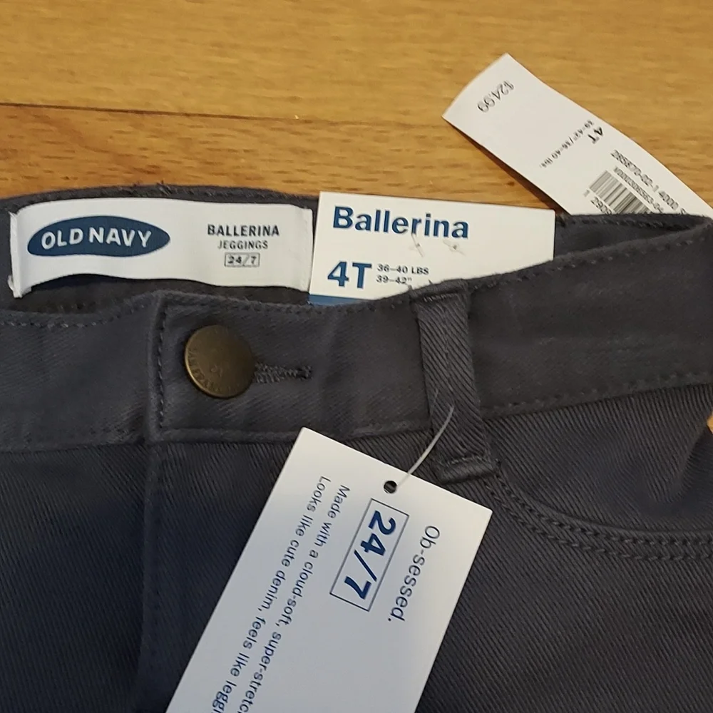 Old navy brand new pants - Picture 2 of 4